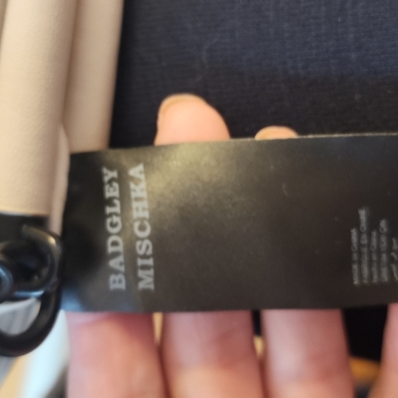 Badgely Mischka handbag faux leather barely used. - Picture 6 of 8